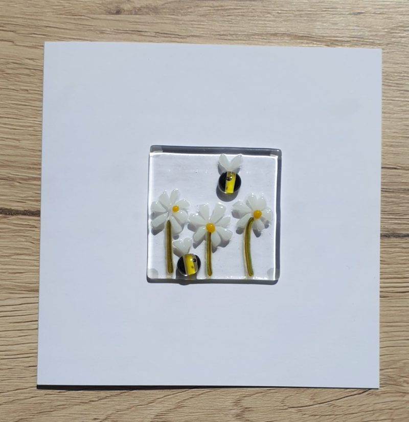 Keepsake fused glass blank card featuring bees amongst daises