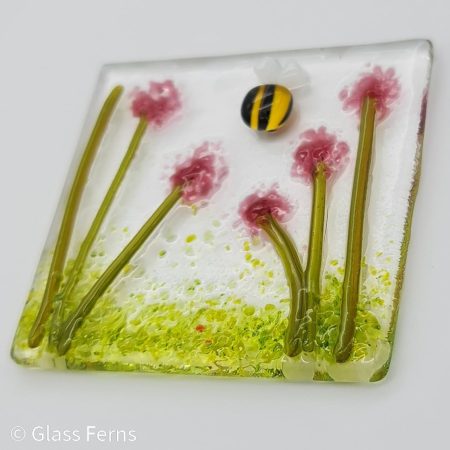 Keepsake fused glass blank card featuring a little bee buzzing in amongst pink pom-pom flowers