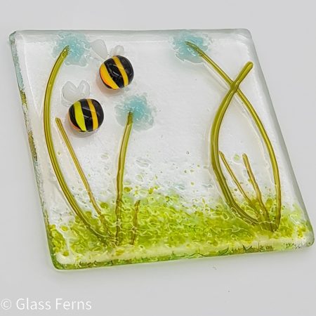 Keepsake fused glass blank card featuring two cute bees in amongst turquoise pom-pom flowers