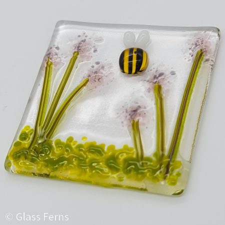 Keepsake fused glass blank card featuring a little bee buzzing in amongst pale lilac pom-pom flowers