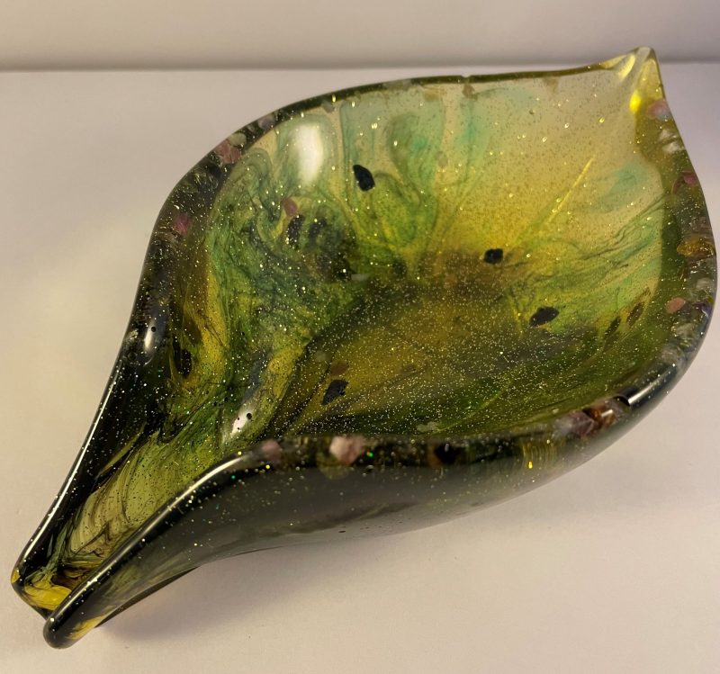 Resin soap dish