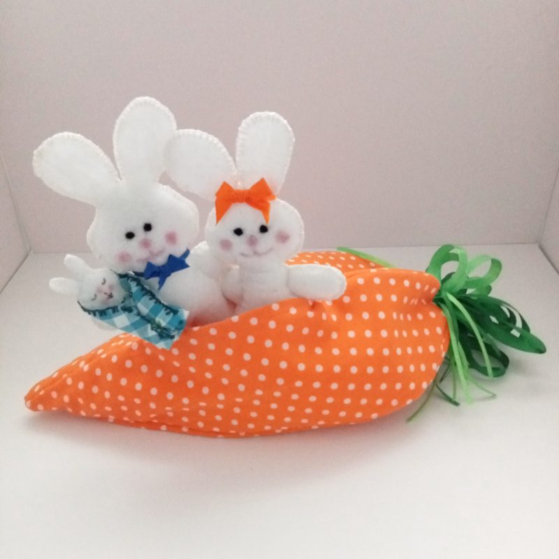 Bunny family with Carrot home - Traditional - Gift - Easter - Vintage