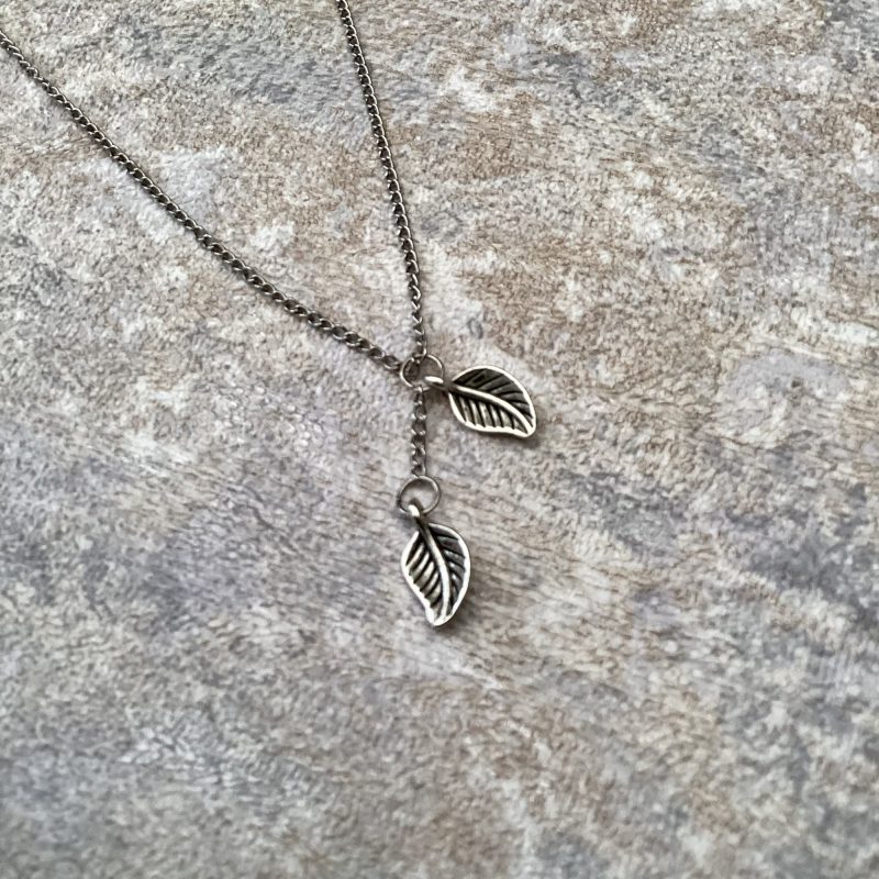 Leaf design pendant set