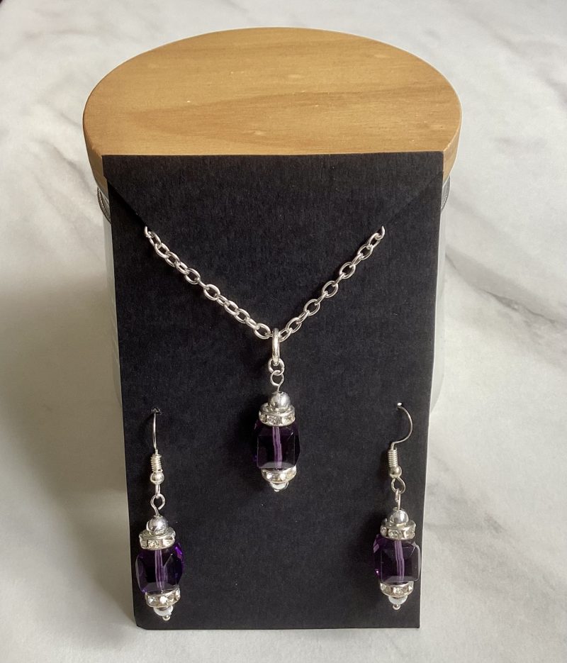 Purple stone pendant set