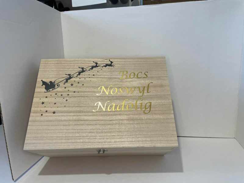 Bocs Noswyl Nadolig / Welsh Christmas Eve Box
