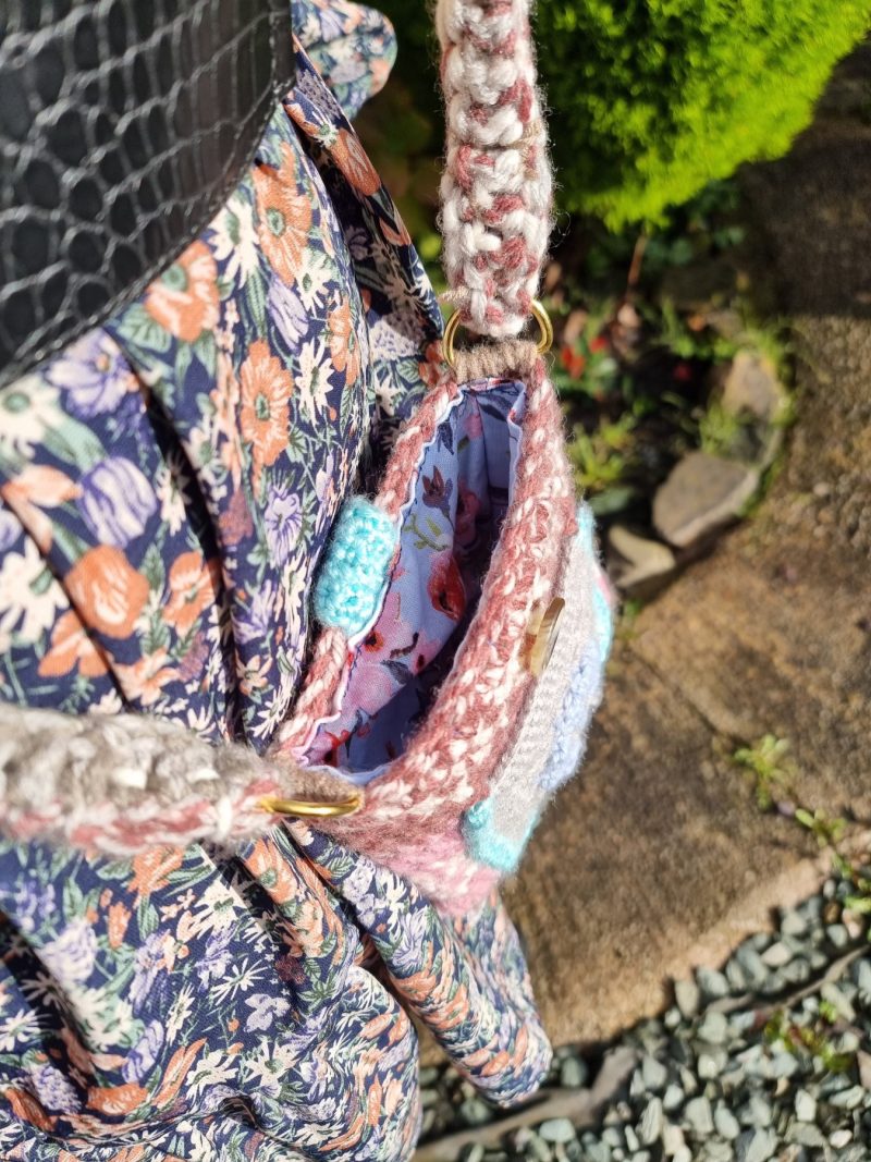 Crochet phone shoulder bag