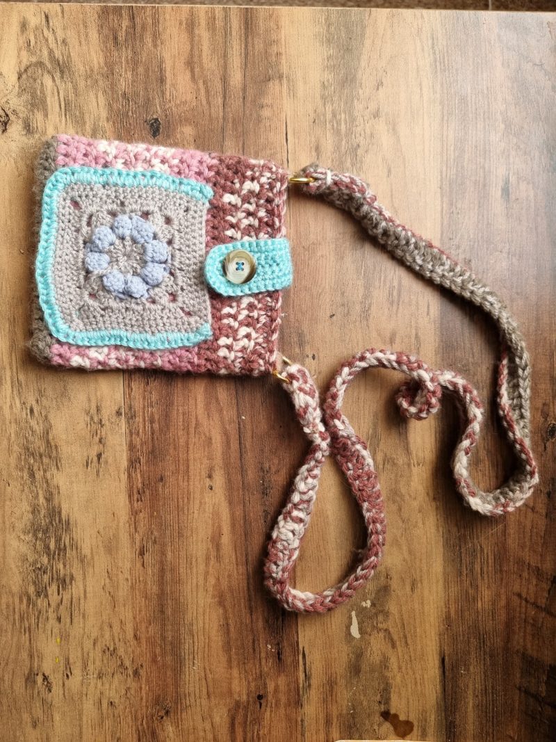 Crochet phone shoulder bag