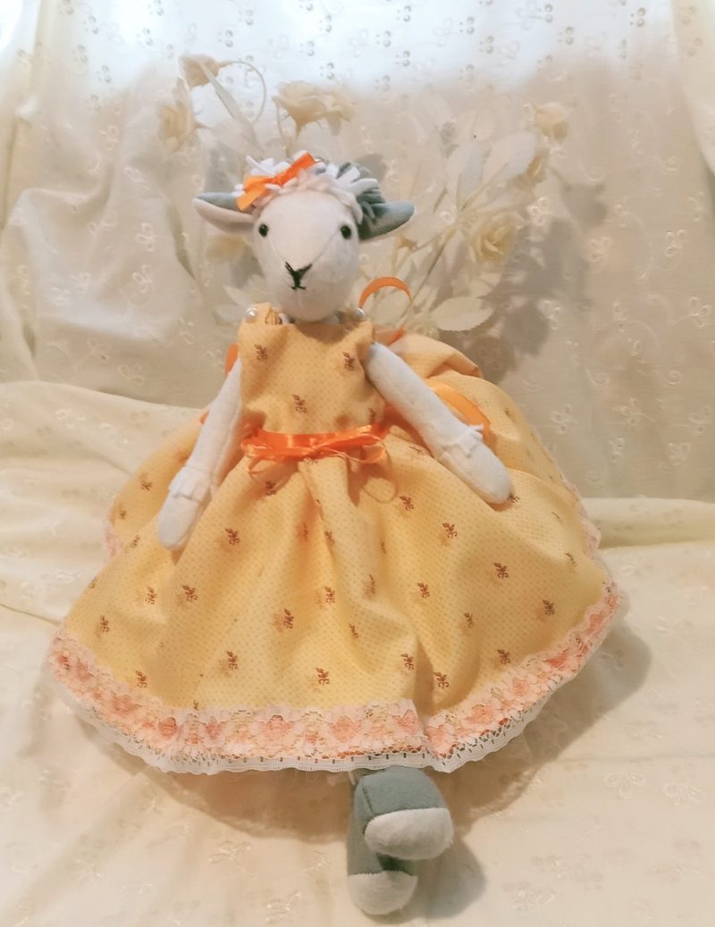 Maisie Lamb OOAK - Ambitious lamb, she dreams of great things. Soft sculptured figurine Handmade.