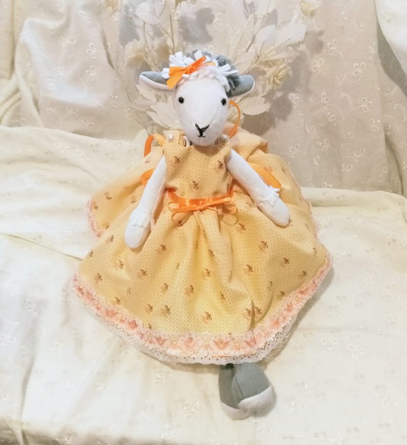 Maisie Lamb OOAK - Ambitious lamb, she dreams of great things. Soft sculptured figurine Handmade.