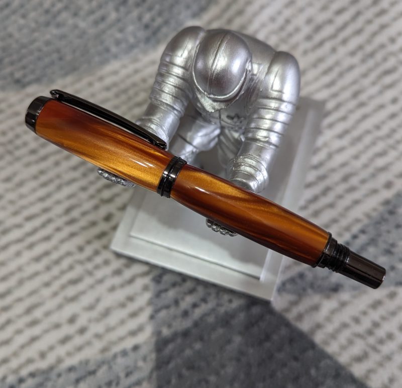 Acrylic Jr Gentleman-style fountain pen made from graduated golden brown acrylic