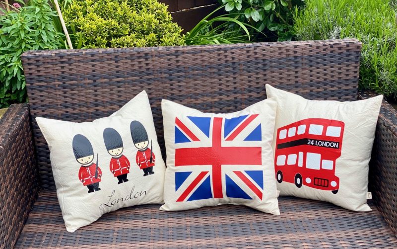 London Guards / Bus Envelope Cushions 15x15 inch Natural cotton - Handmade