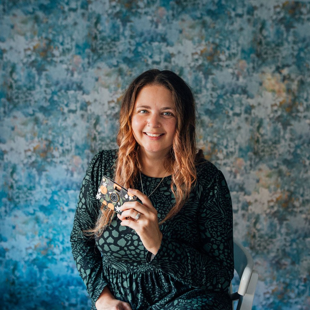 Me 2023 photographerportraitWEBSIZE