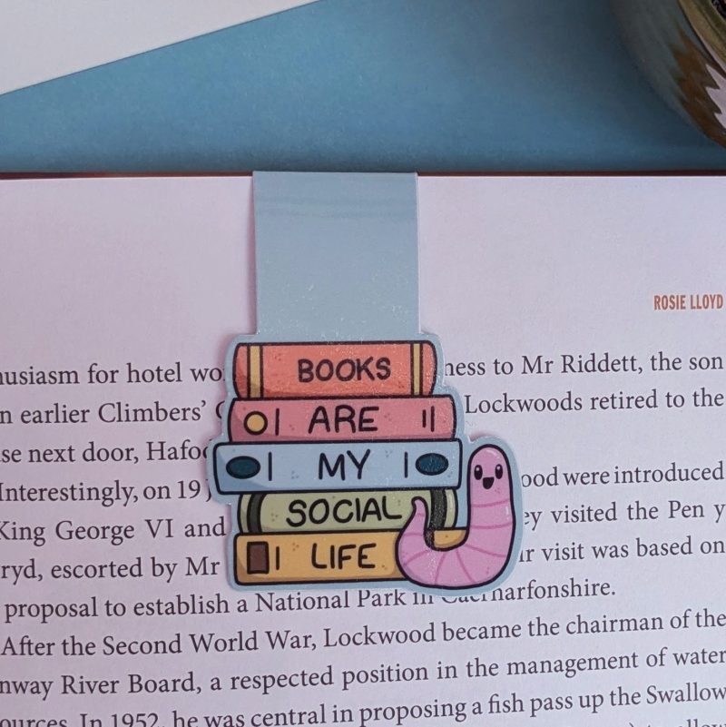 Bookworm Magnetic Bookmark | Books are my social life