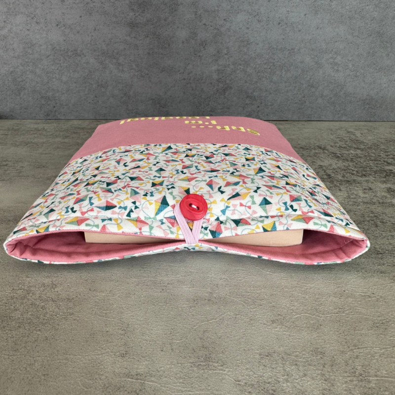 Kite Book Sleeve with Shh... I'm reading phrase, Fabric Book Sleeve, Book Pouch or Book Cosy