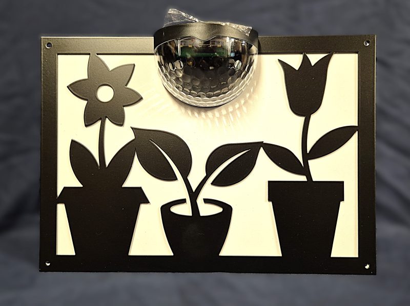 Flowers solar light wall plaque.