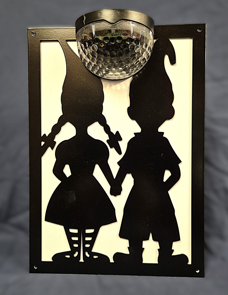 Gnome couple solar light wall plaque.