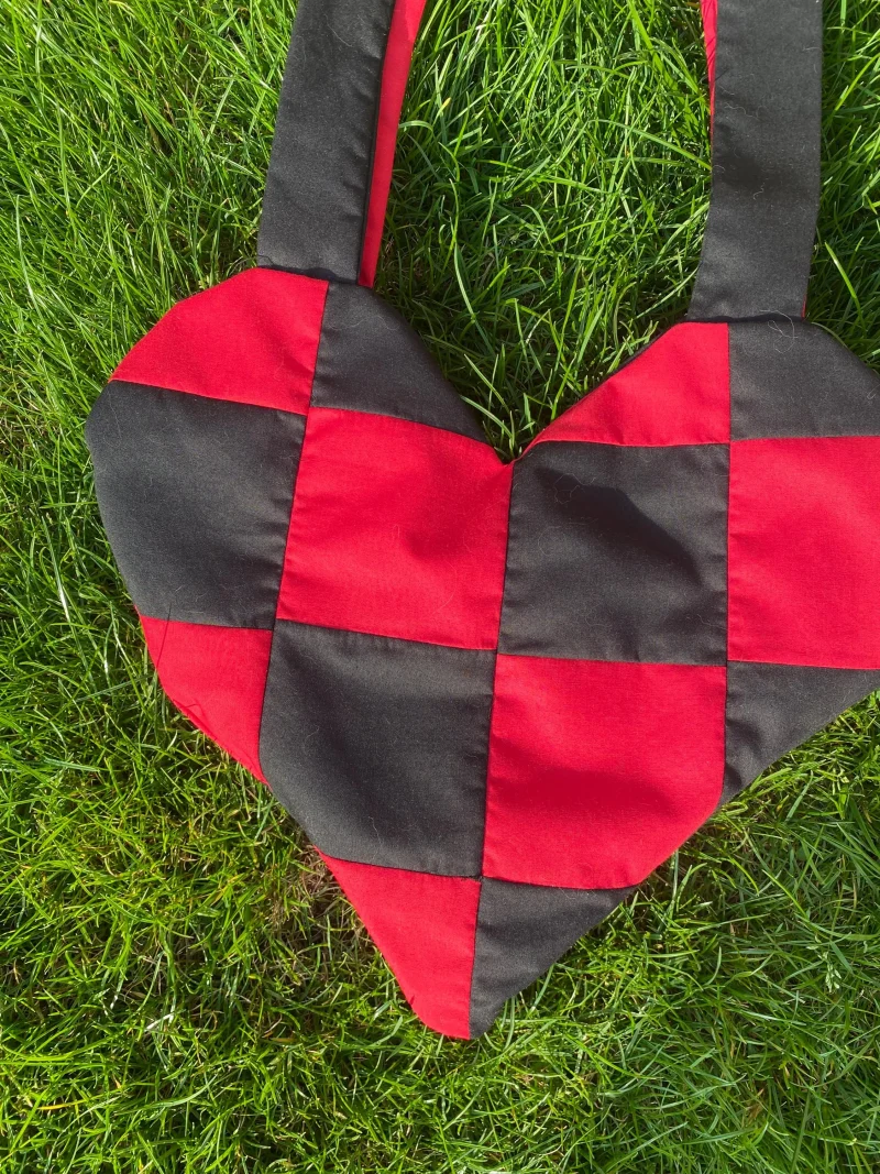 Red and black checkered heart tote bag, adjustable straps, bow heart bag, shoulder bag, cotton