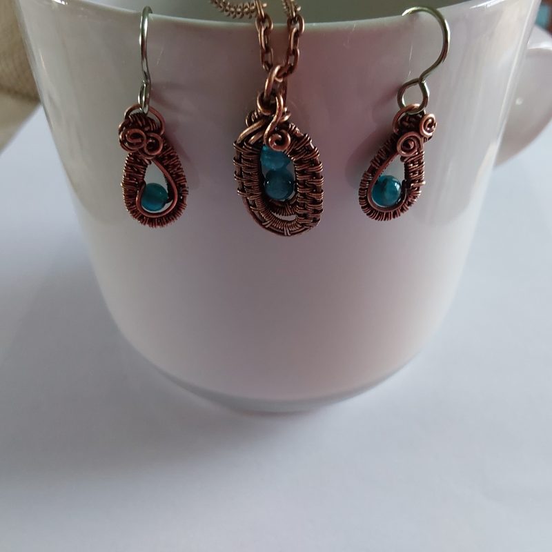 Handmade wire weave antiqued copper Neon apatite Jewellery set.