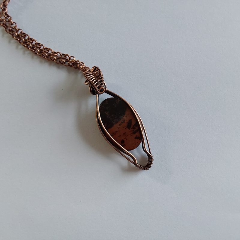 Wire wrapped Mahogany Obsidian pendant in antiqued copper. Length 4.5 cm with an 18 inch Rolo link chain. Free Tracked postage in UK