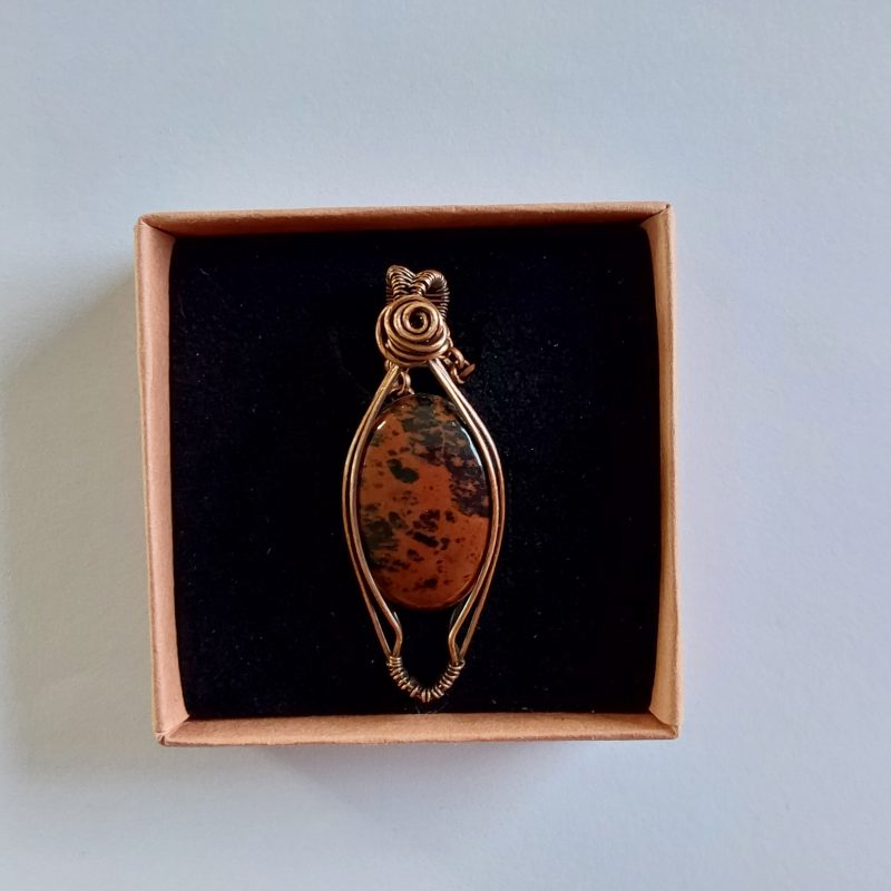 Wire wrapped Mahogany Obsidian pendant in antiqued copper. Length 4.5 cm with an 18 inch Rolo link chain. Free Tracked postage in UK