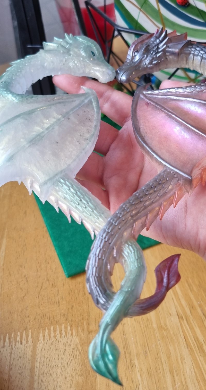 Resin love heart dragons wall hanging ornament