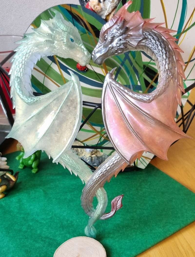Resin love heart dragons wall hanging ornament
