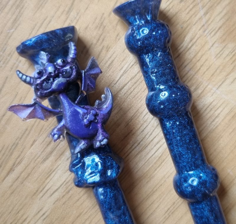 Set of 2 resin dragon novelty shaped pens