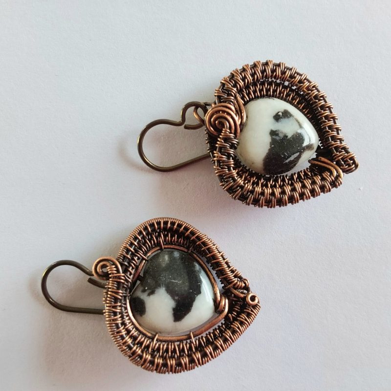 Heart shaped copper wire weave dangly earrings with Niobium hypoallergenic ear wires.