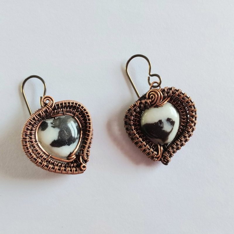 Heart shaped copper wire weave dangly earrings with Niobium hypoallergenic ear wires.