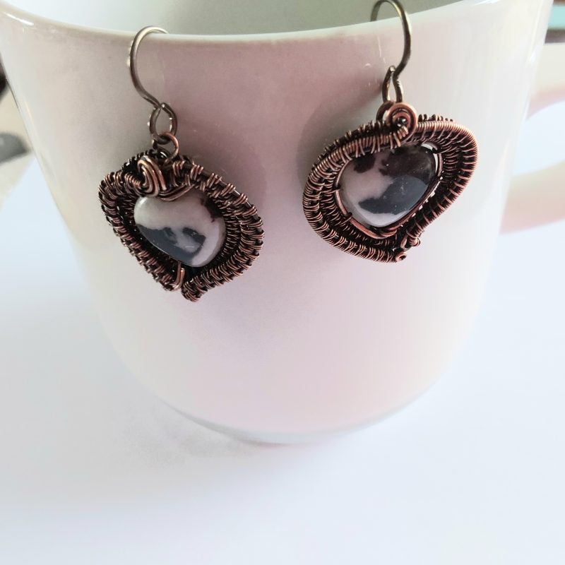 Heart shaped copper wire weave dangly earrings with Niobium hypoallergenic ear wires.
