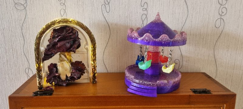 Resin merry-go-round ornament in various colours and textures