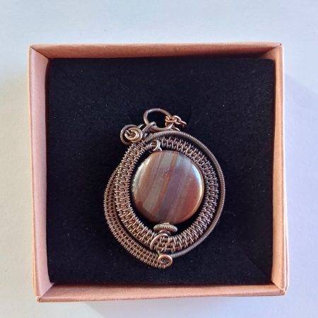 Reversible wire weave pendant with Tiger Iron bead. - Image 7