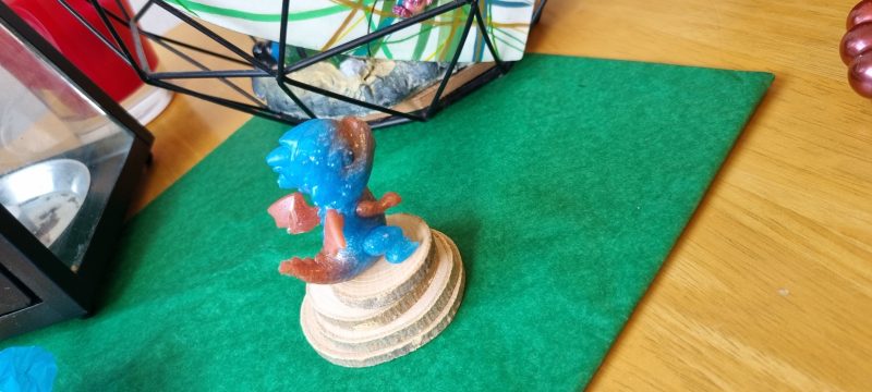 Standing resin and gems ornamental dragons 'Hugo'