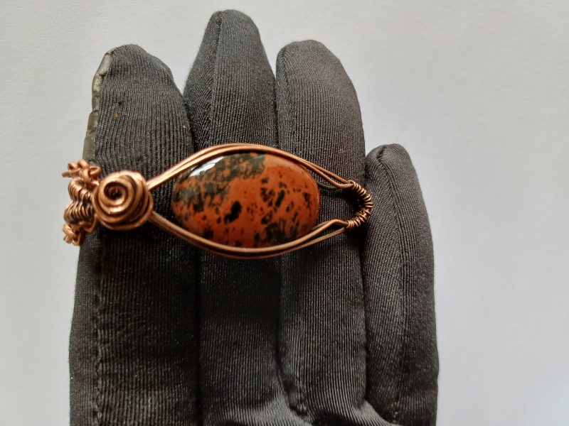 Wire wrapped Mahogany Obsidian pendant in antiqued copper. Length 4.5 cm with an 18 inch Rolo link chain. Free Tracked postage in UK