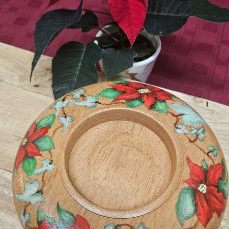 Wooden candle holder with poinsettia & ivy