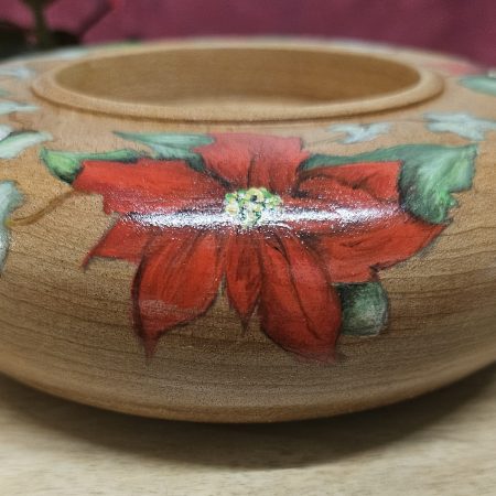 Wooden candle holder with poinsettia & ivy