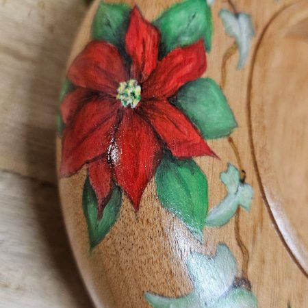 Wooden candle holder with poinsettia & ivy