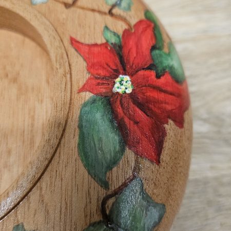 Wooden candle holder with poinsettia & ivy