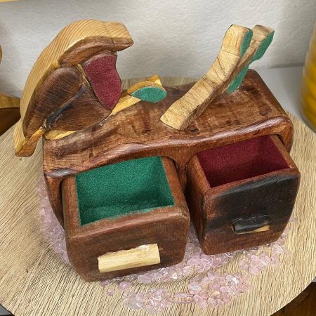 Robin Box in African Sapele Wood – Nature and Craft in Perfect Harmony