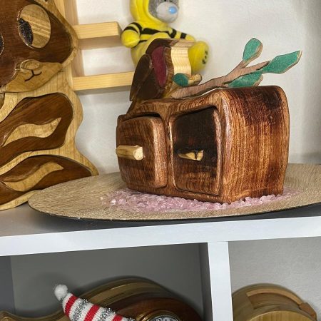 Robin Box in African Sapele Wood – Nature and Craft in Perfect Harmony