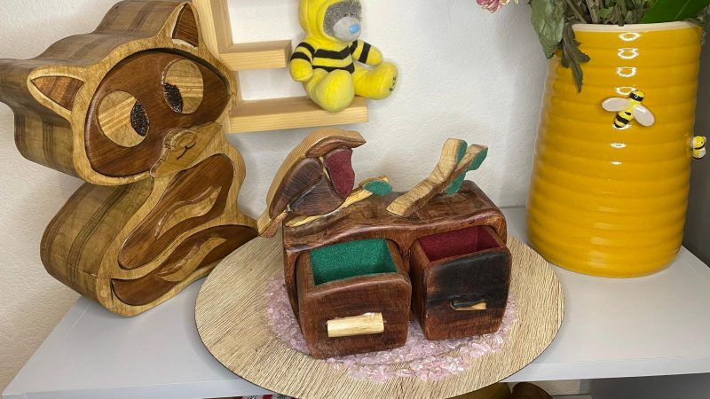 Robin Box in African Sapele Wood – Nature and Craft in Perfect Harmony