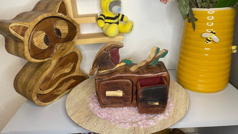 Robin Box in African Sapele Wood – Nature and Craft in Perfect Harmony