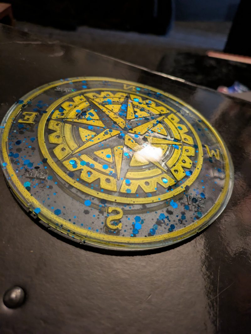 Compass style dish