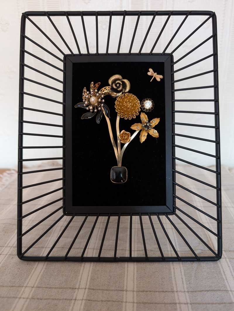 Wrought iron effect unique frame with gold and black embellishment. 25 x 20 cm