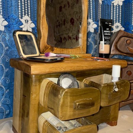 Dresser with Mirror – Retro Elegance and Timeless Charm