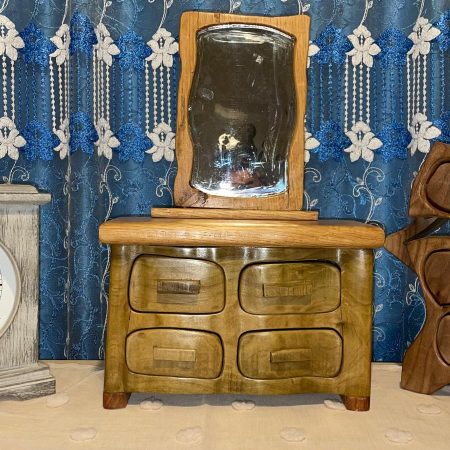 Dresser with Mirror – Retro Elegance and Timeless Charm