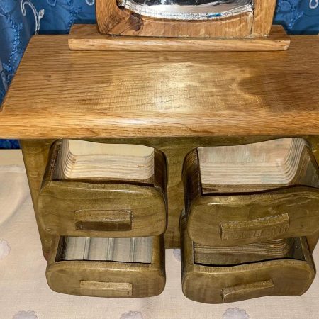 Dresser with Mirror – Retro Elegance and Timeless Charm