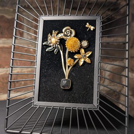 Wrought iron effect unique frame with gold and black embellishment. 25 x 20 cm