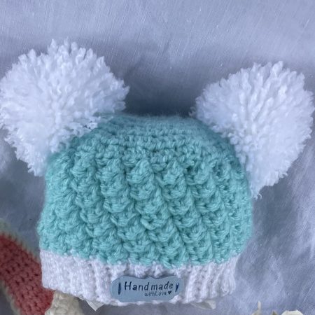 New born Pom Pom hat