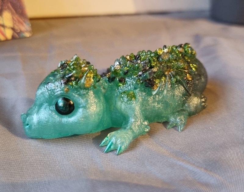 Lovable resin serpent dragon ornament 'Froggy'